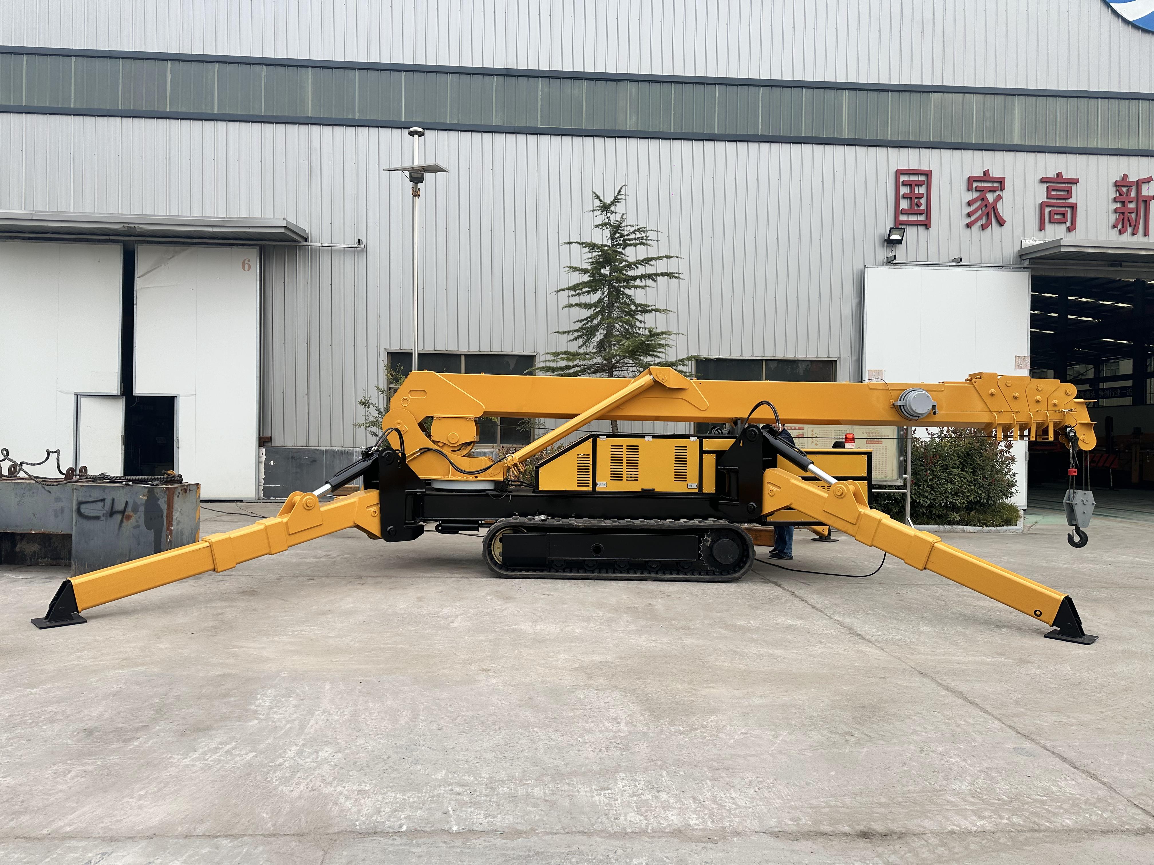 華鷹機(jī)械3噸蜘蛛吊車(chē)，車(chē)寬僅1米，可狹窄空間作業(yè)